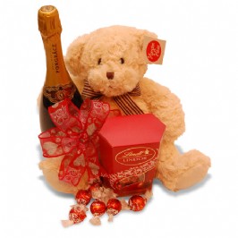 Cuddles, Bubbles n Chocs (1)