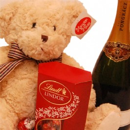 Cuddles, Bubbles n Chocs (2)
